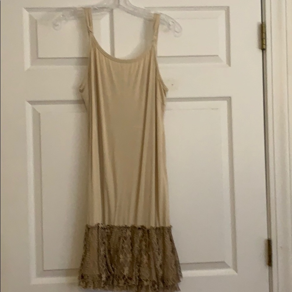 Dress extender slip with lace trim in black/tan